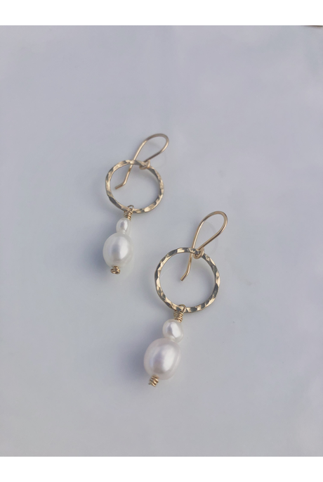 Within HAMMERED ORB Earring - Pearl