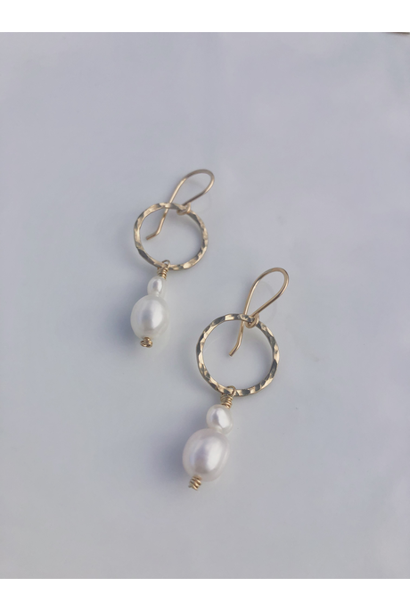 Within HAMMERED ORB Earring - Pearl