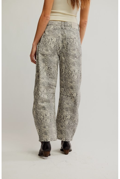 Free People GOOD LUCK BARREL Jean