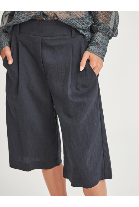 Caroline Sills SIMONE Short