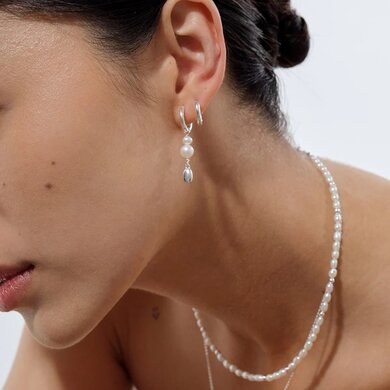 Linda Tahija BROOK PEARL HUGGIE Earring-accessories-Diahann Boutique